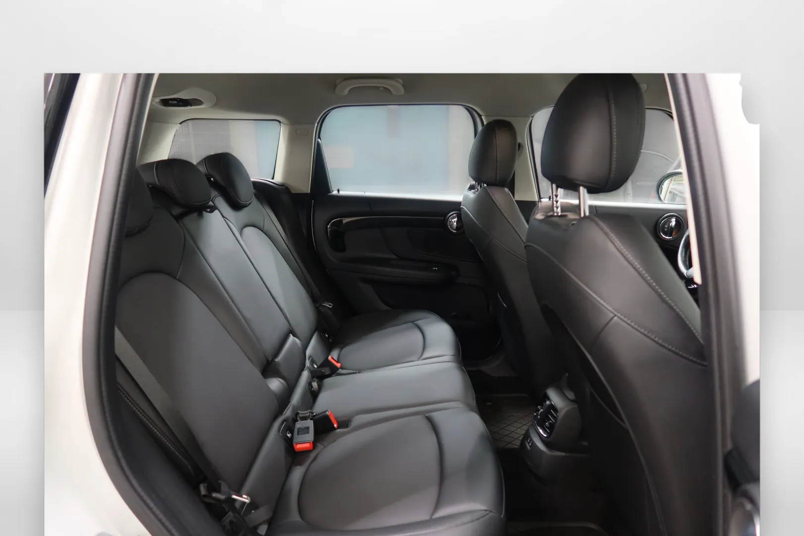 Mini Countryman FRA-537 carousel image