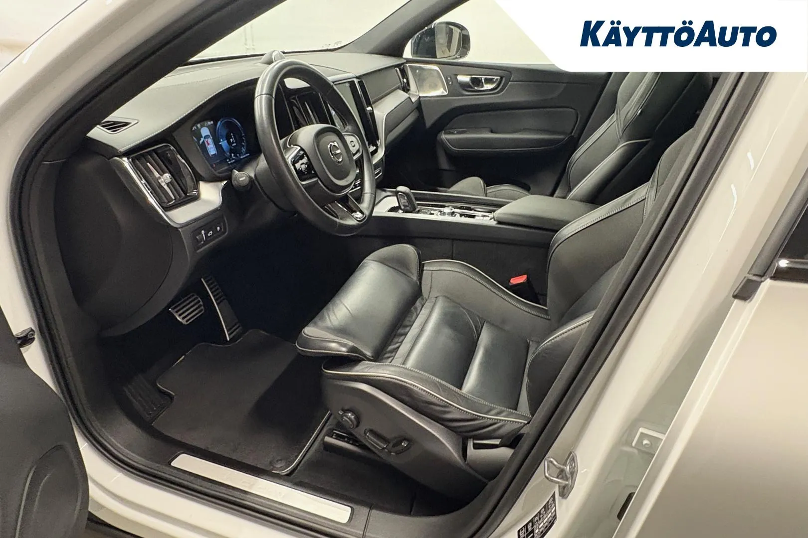 VOLVO XC60 SZM-362 carousel image