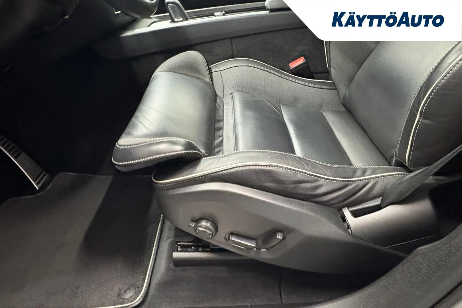 VOLVO XC60 SZM-362 carousel image