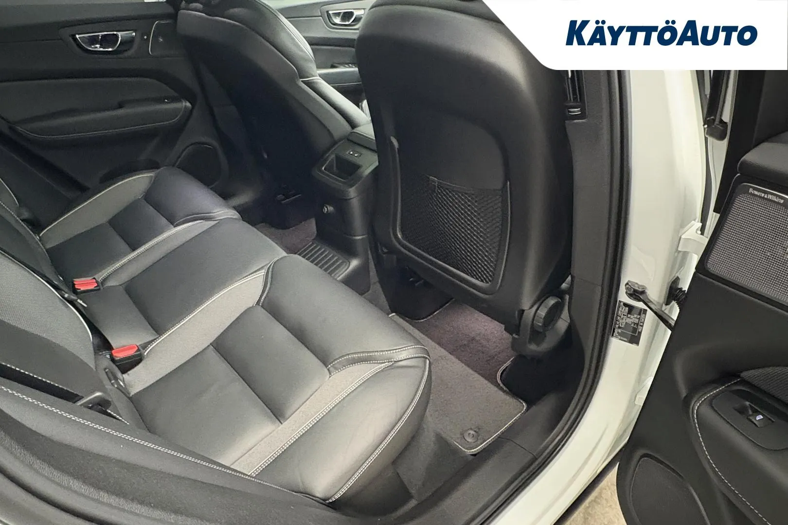 VOLVO XC60 SZM-362 carousel image