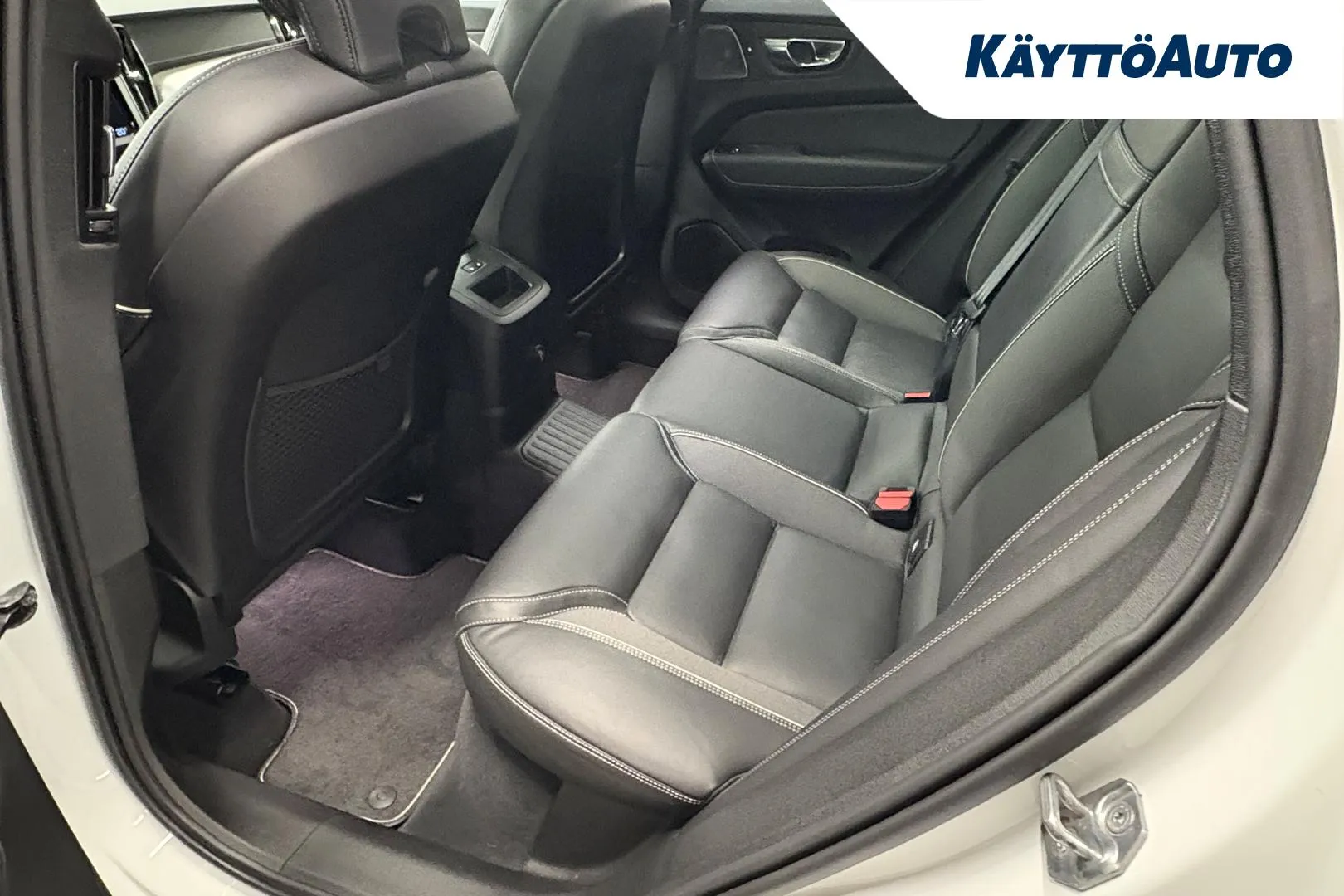 VOLVO XC60 SZM-362 carousel image