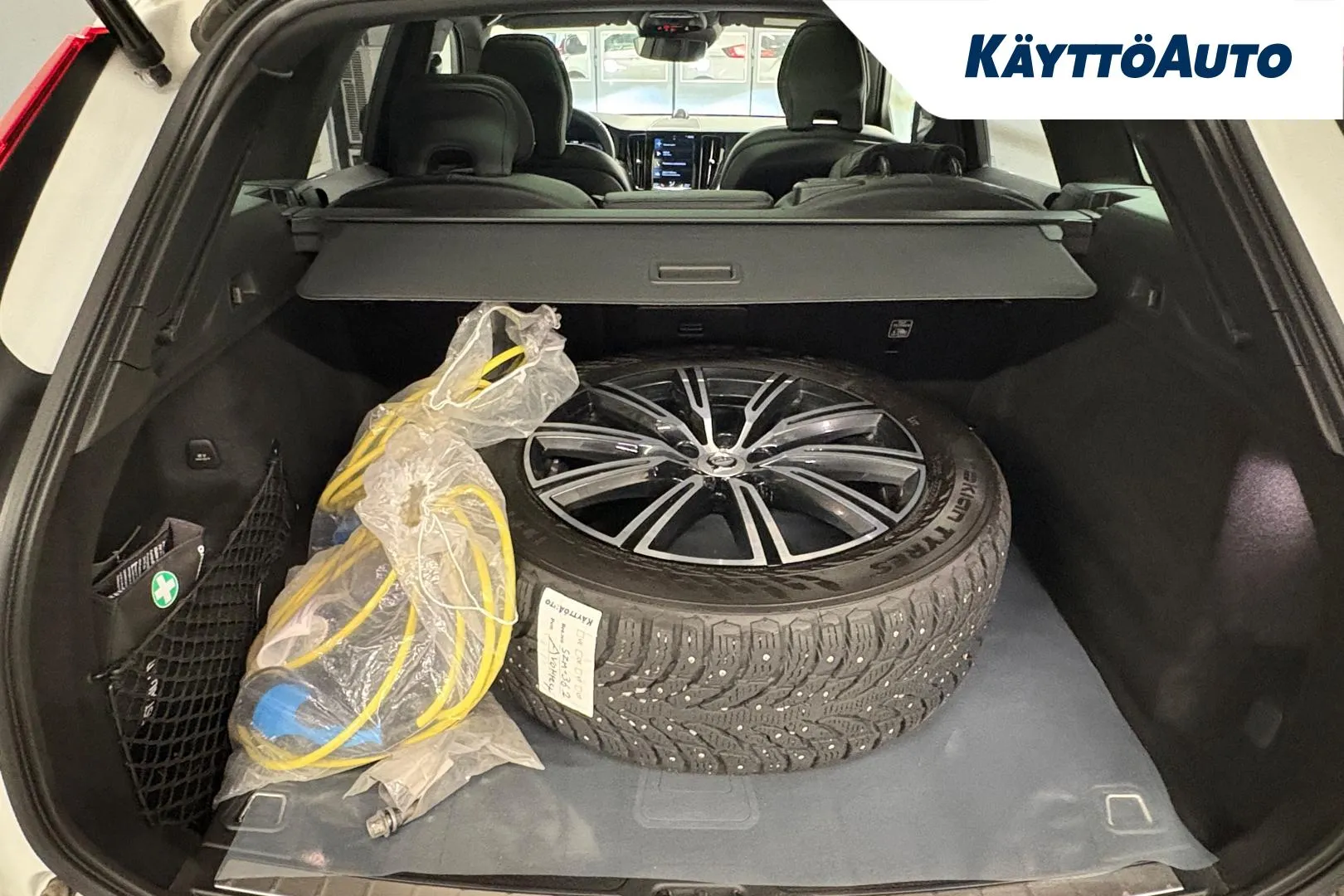 VOLVO XC60 SZM-362 carousel image