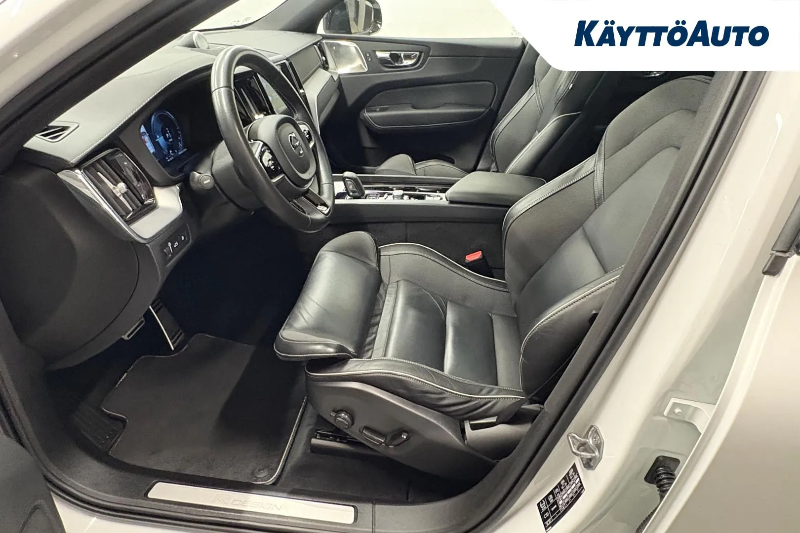 VOLVO XC60 SZM-362 carousel image