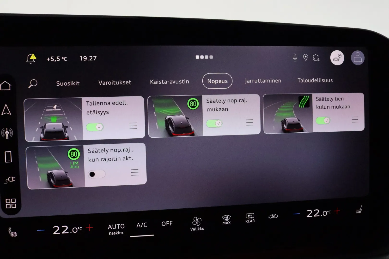 Audi Q3 LTN-261 carousel image