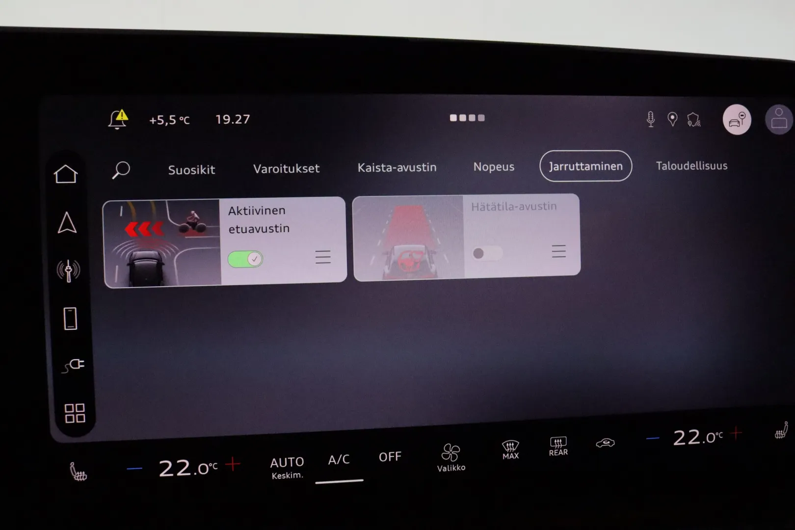 Audi Q3 LTN-261 carousel image