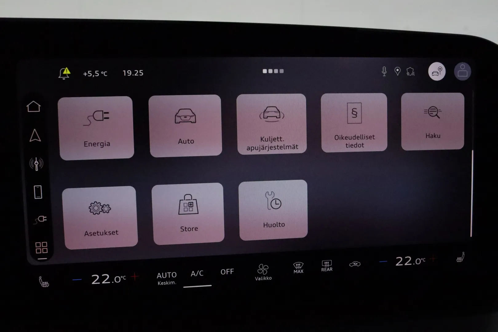 Audi Q3 LTN-261 carousel image