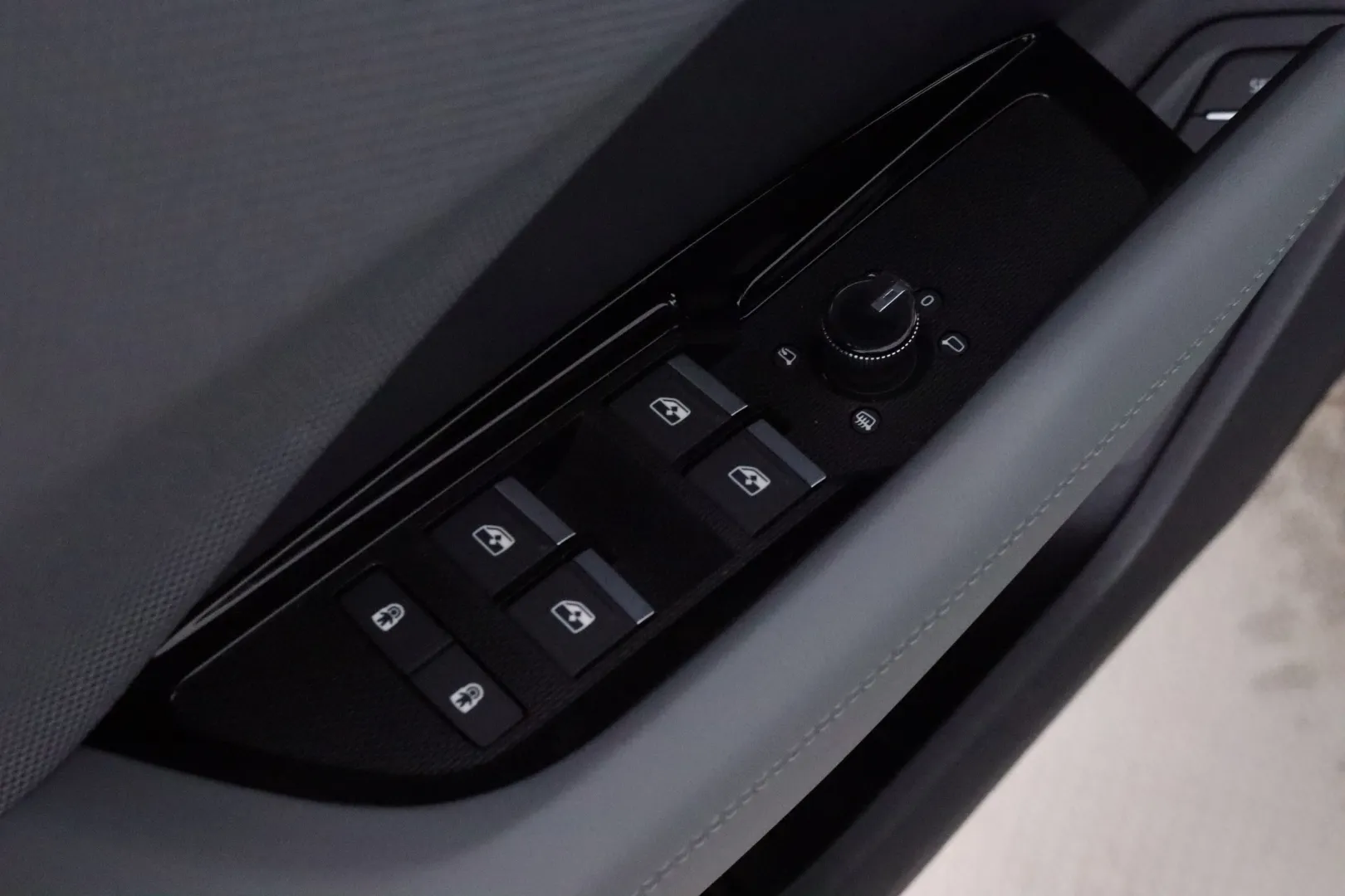 Audi Q3 LTN-261 carousel image