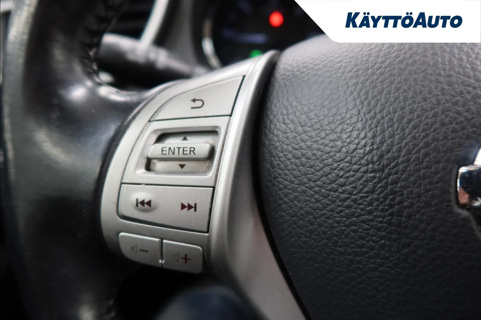 Nissan Qashqai KMU-750 carousel image