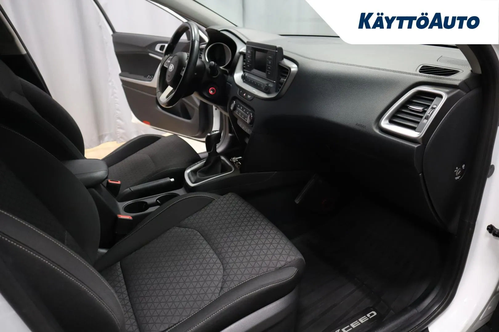 KIA XCeed FOA-965 carousel image