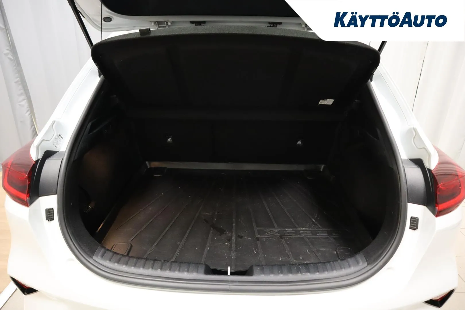 KIA XCeed FOA-965 carousel image