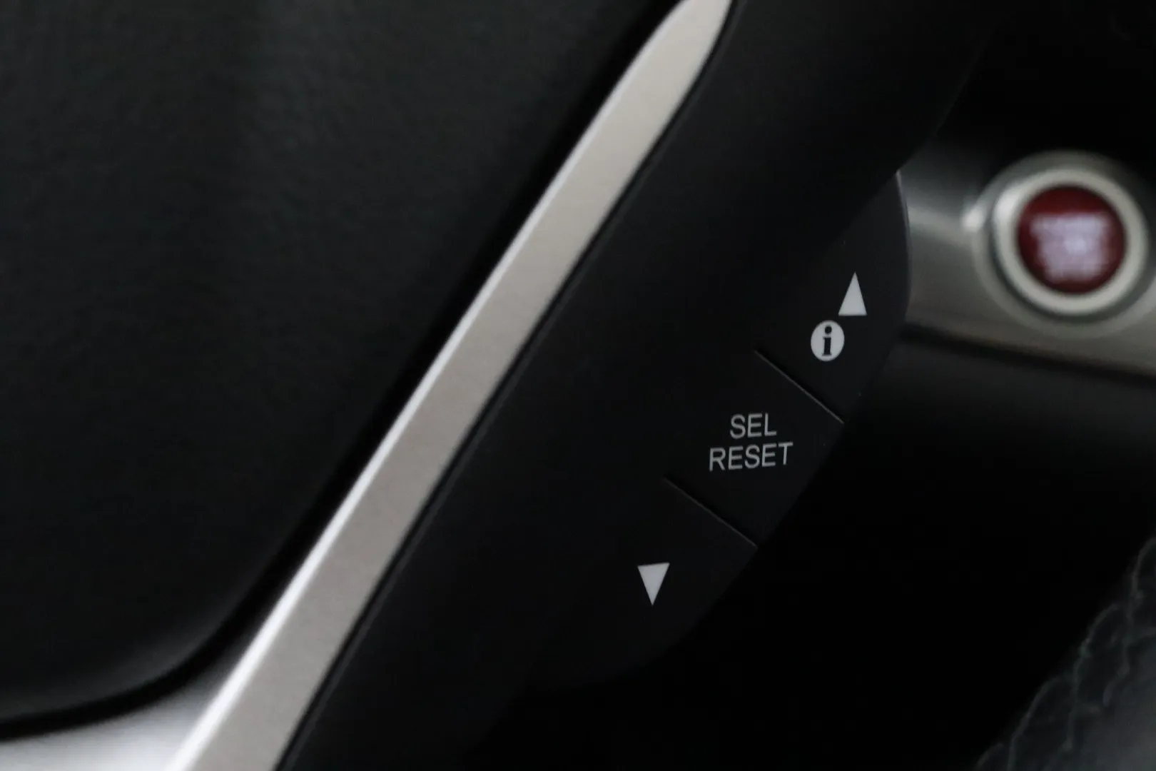 Honda CR-V YLA-890 carousel image