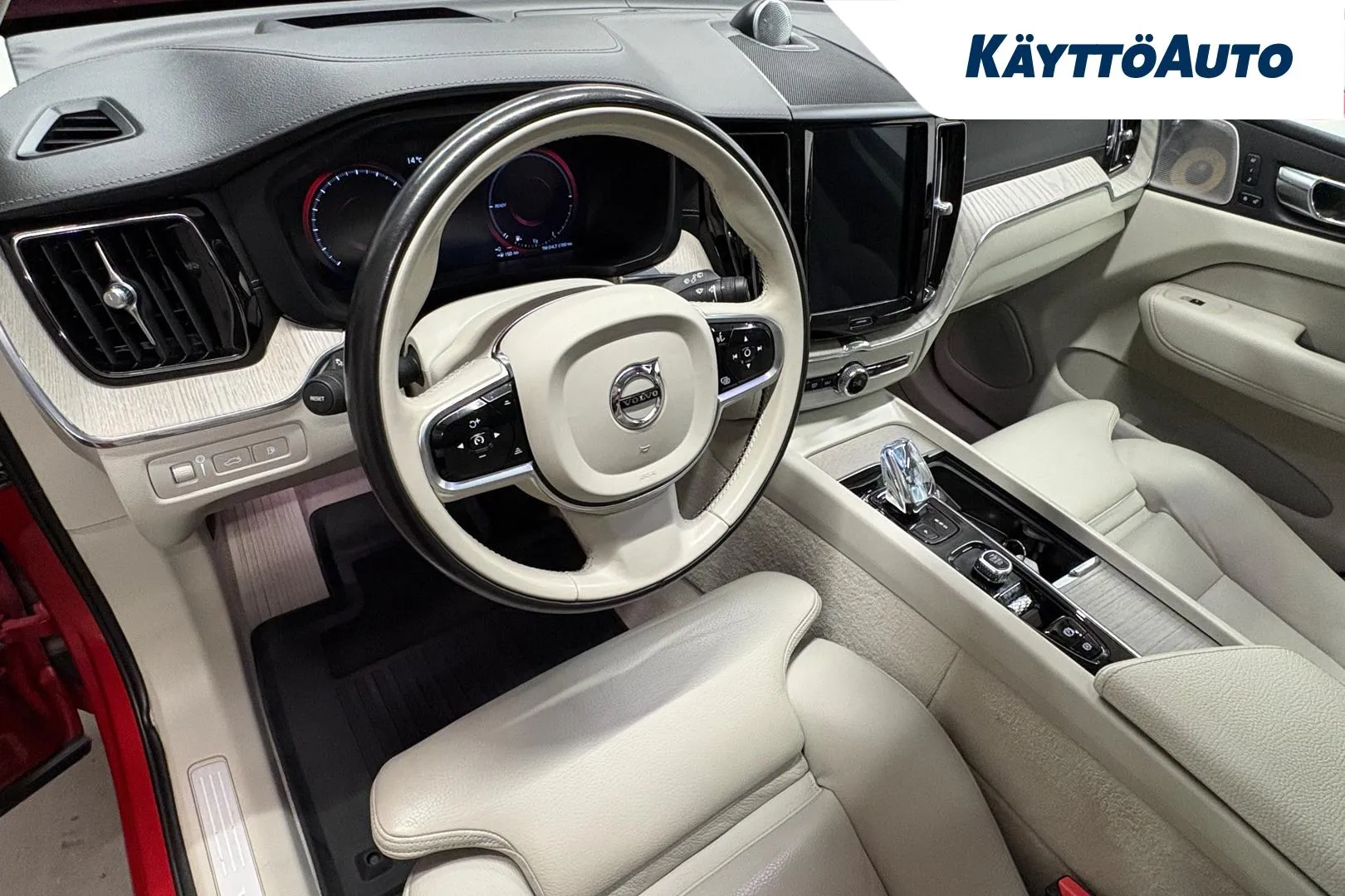 VOLVO XC60 LPX-708 carousel image