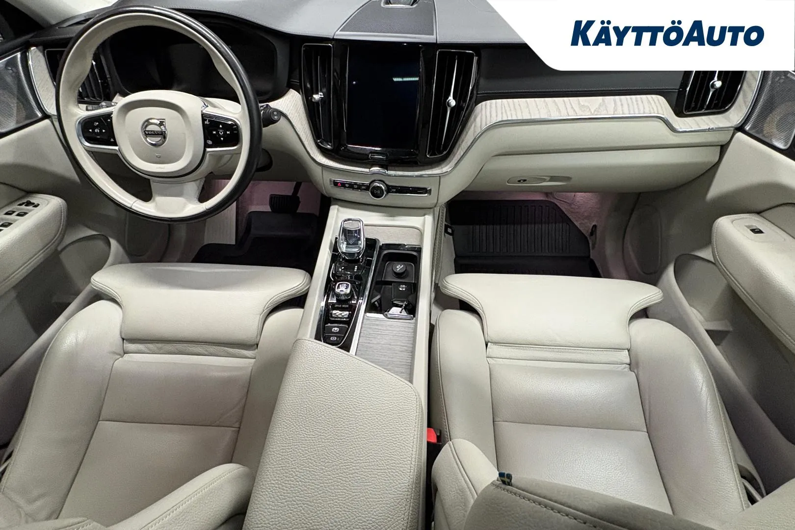 VOLVO XC60 LPX-708 carousel image