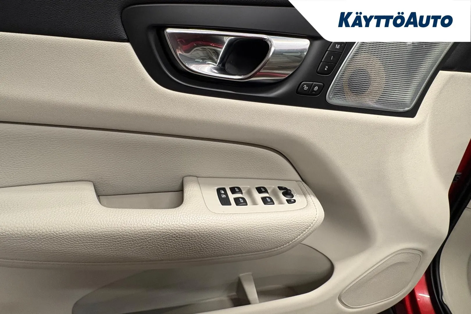 VOLVO XC60 LPX-708 carousel image