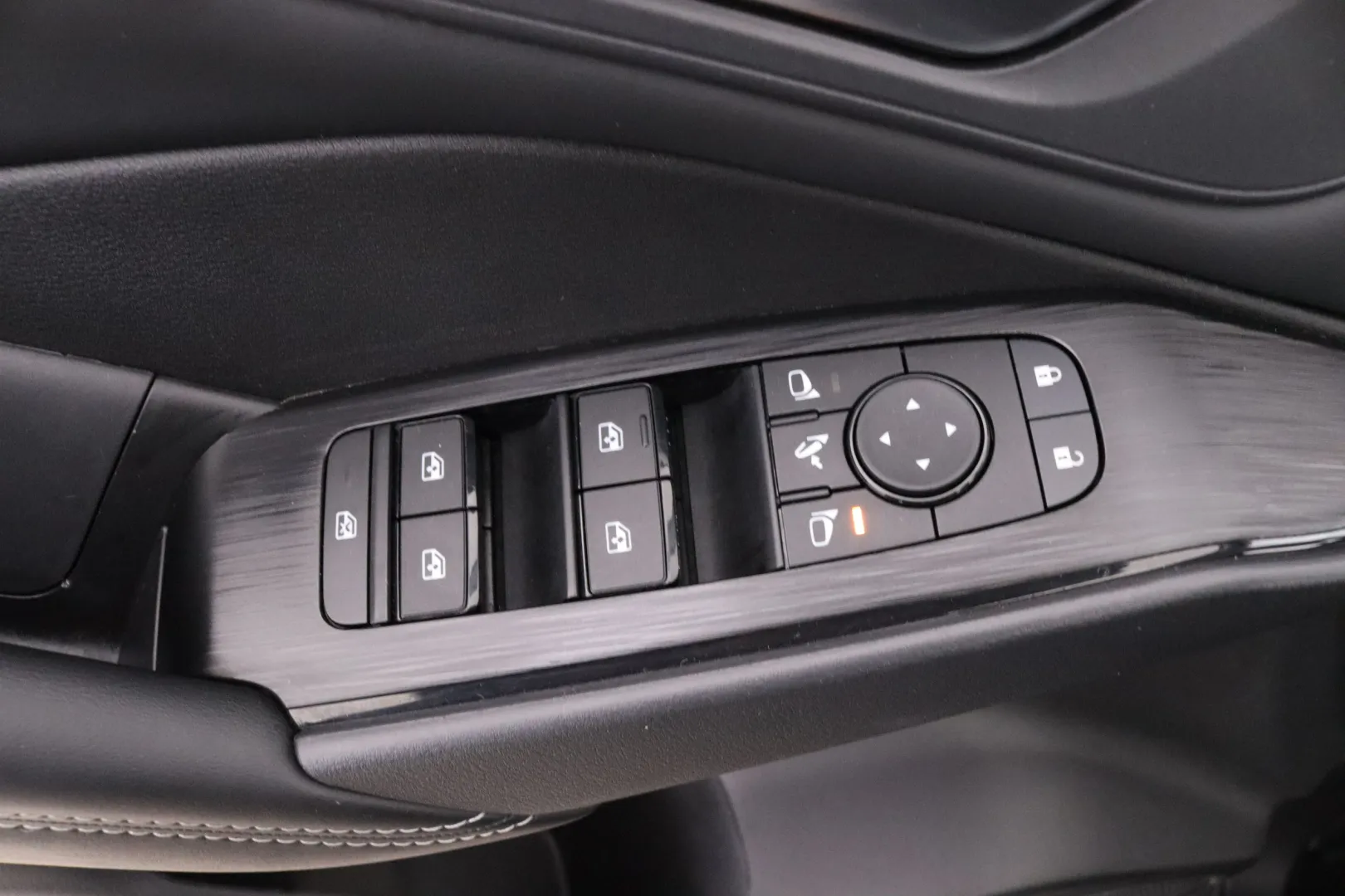 Nissan Qashqai NNR-830 carousel image