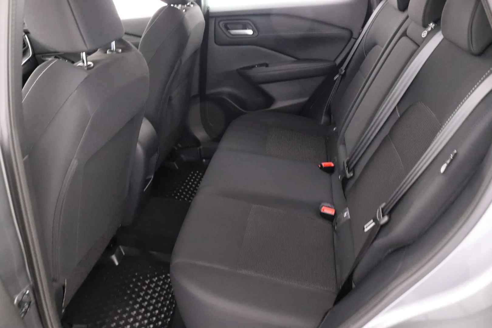 Nissan Qashqai NNR-830 carousel image