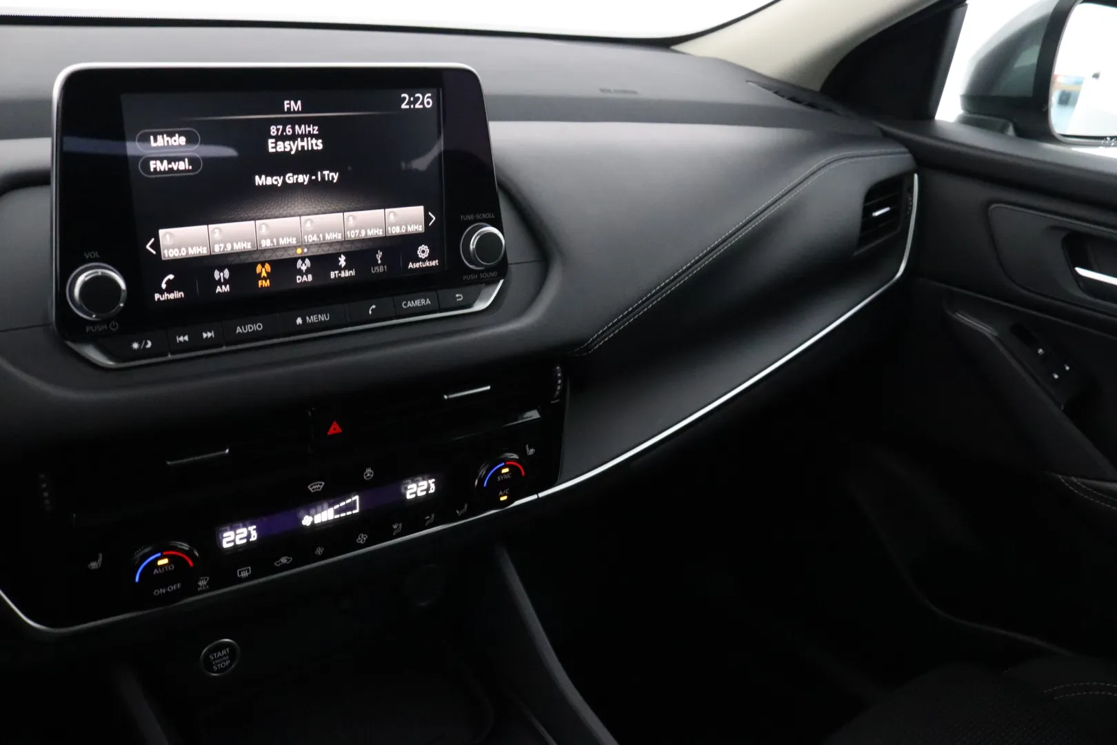 Nissan Qashqai NNR-830 carousel image