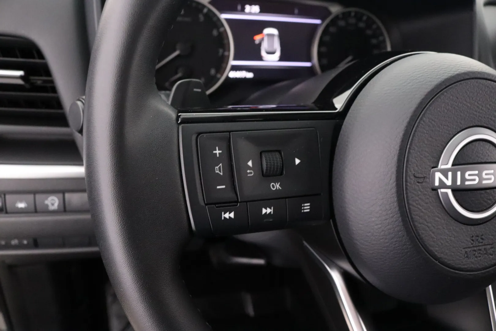 Nissan Qashqai NNR-830 carousel image