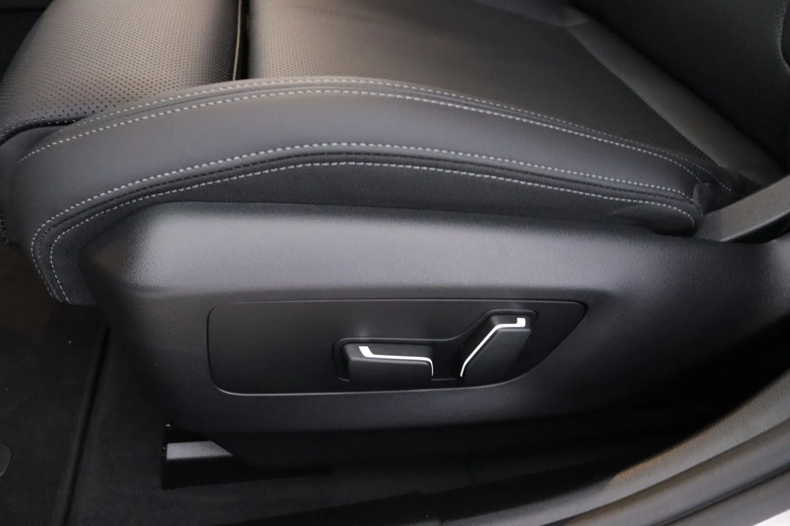 BMW 530e ISA-703 carousel image