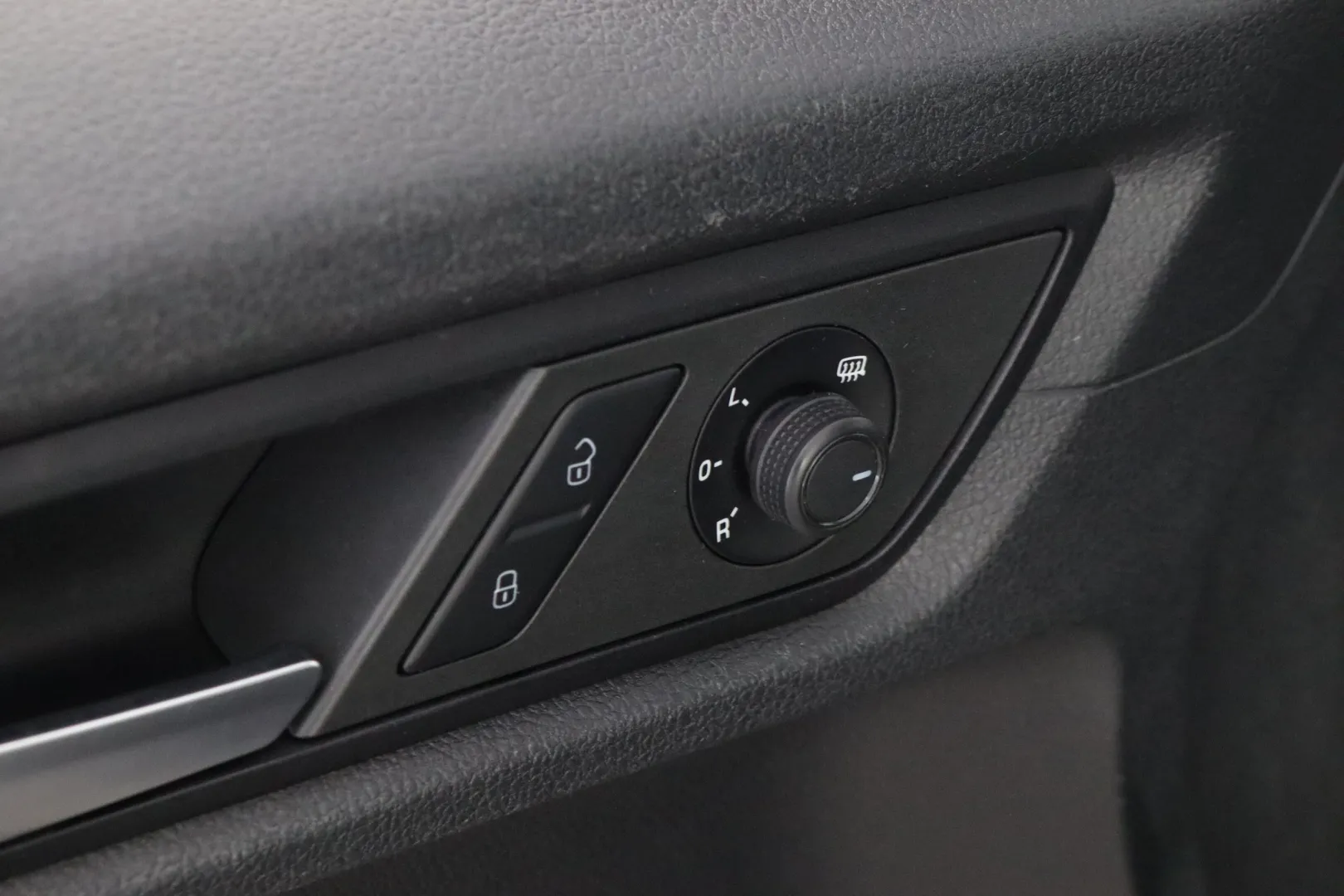 VOLKSWAGEN Caddy Maxi GLY-263 carousel image