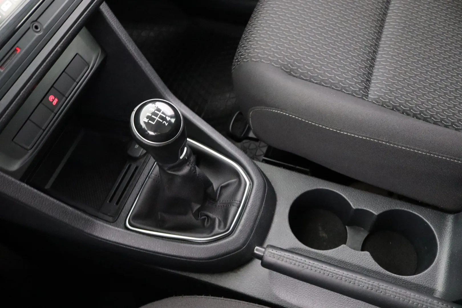 VOLKSWAGEN Caddy Maxi GLY-263 carousel image