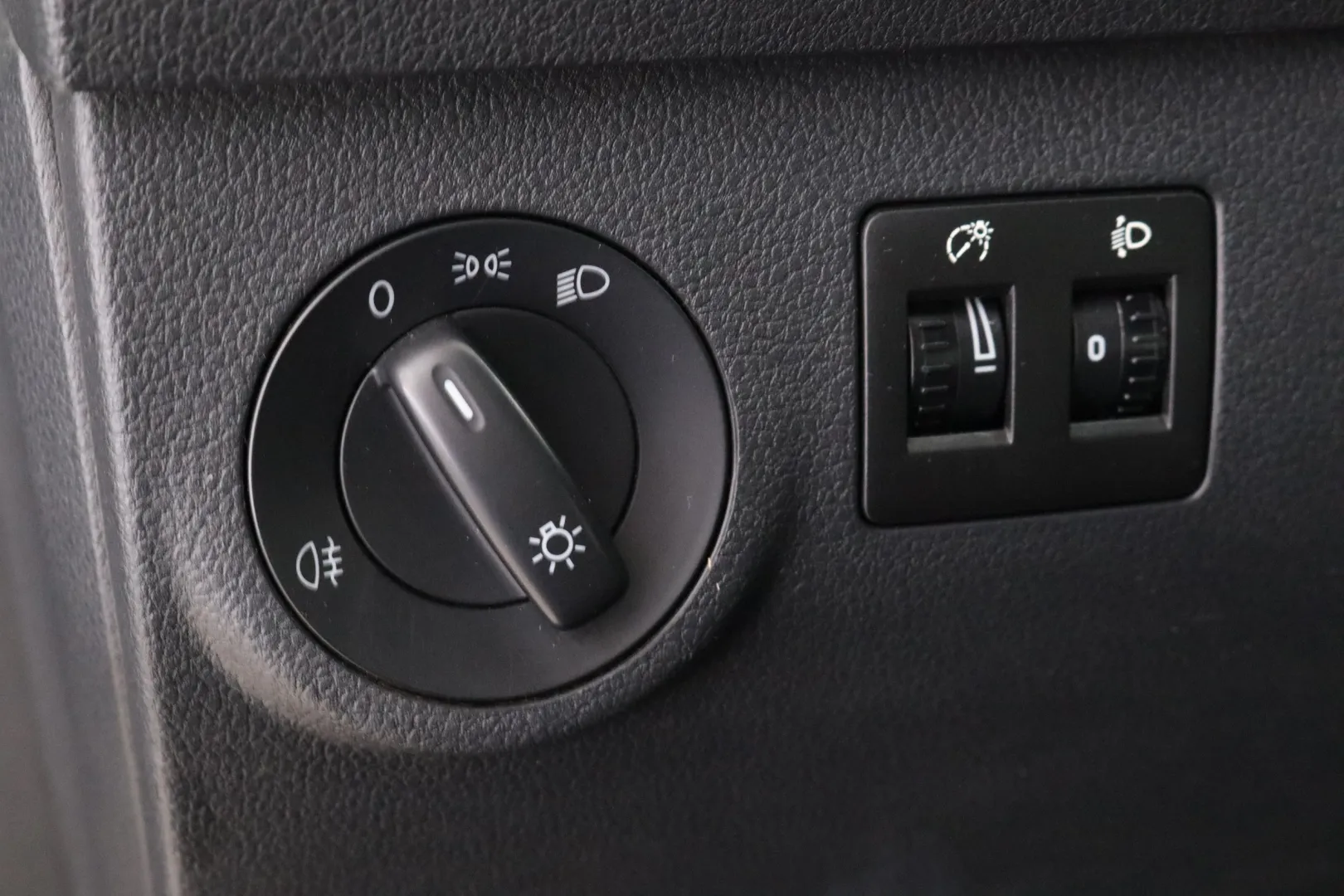 VOLKSWAGEN Caddy Maxi GLY-263 carousel image