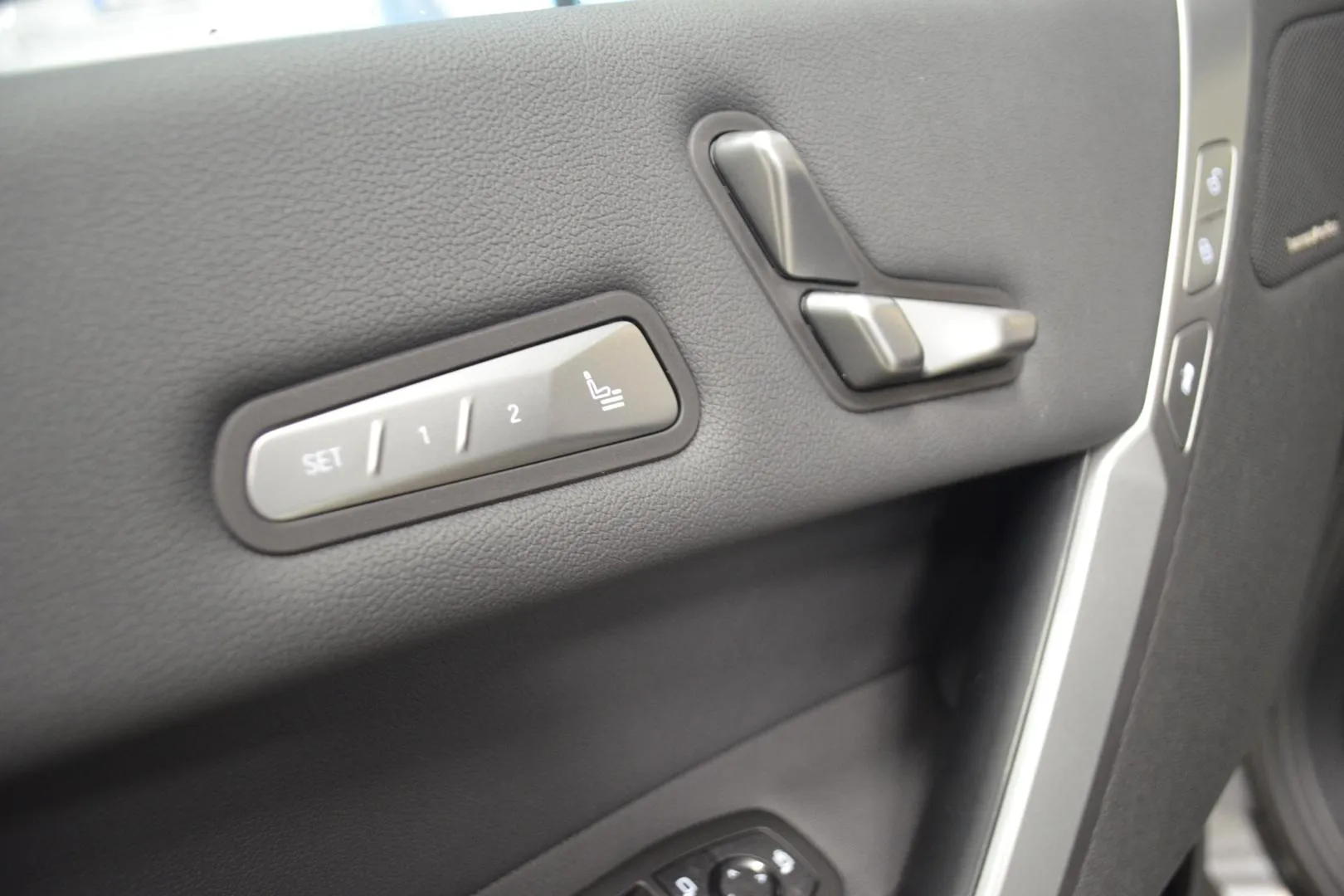 BMW iX JON-994 carousel image