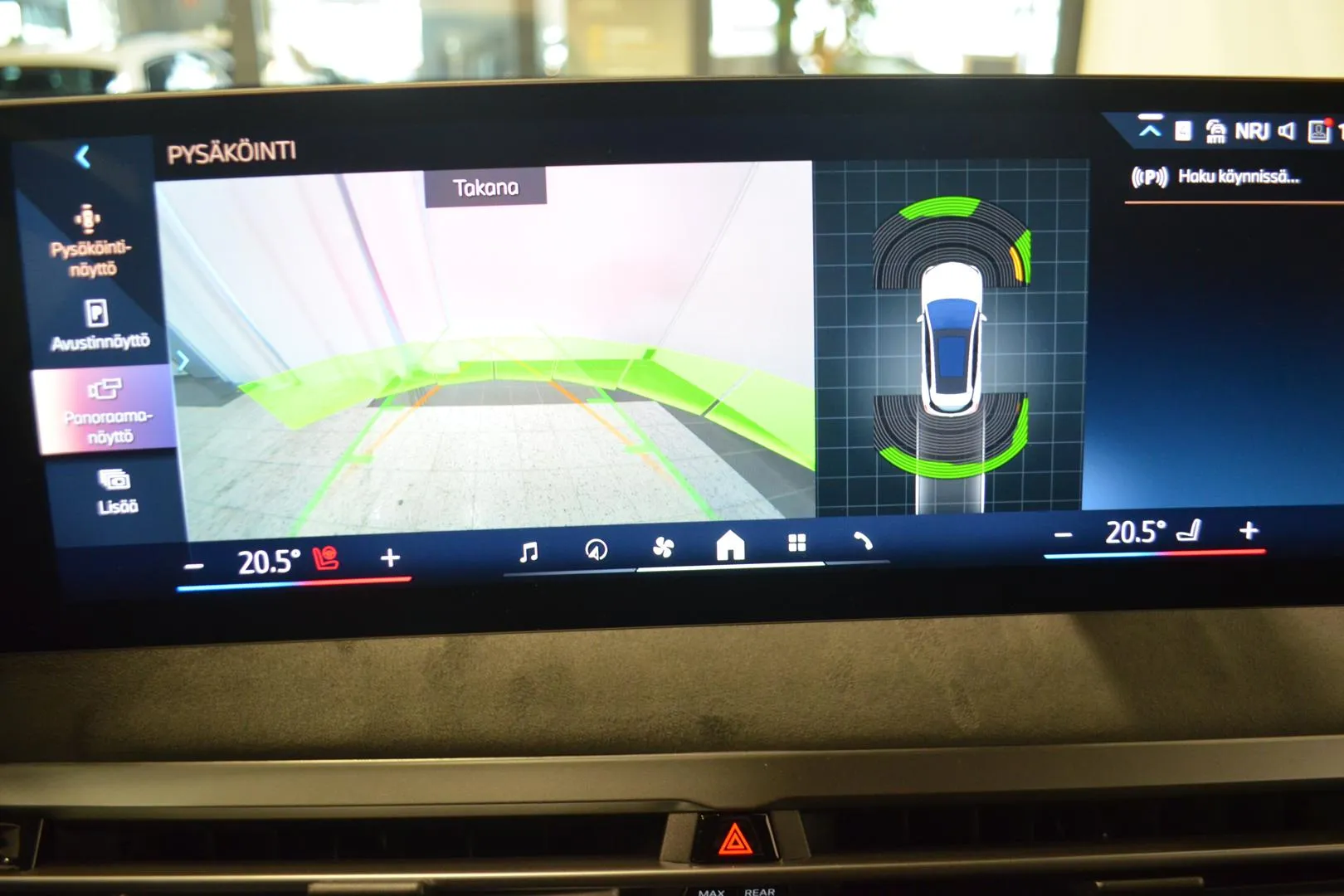 BMW iX JON-994 carousel image