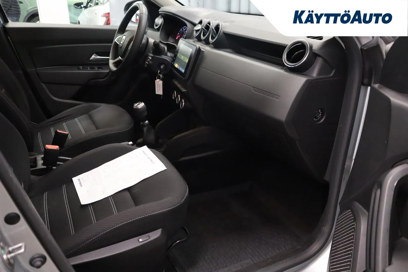 DACIA Duster OZH-532 carousel image