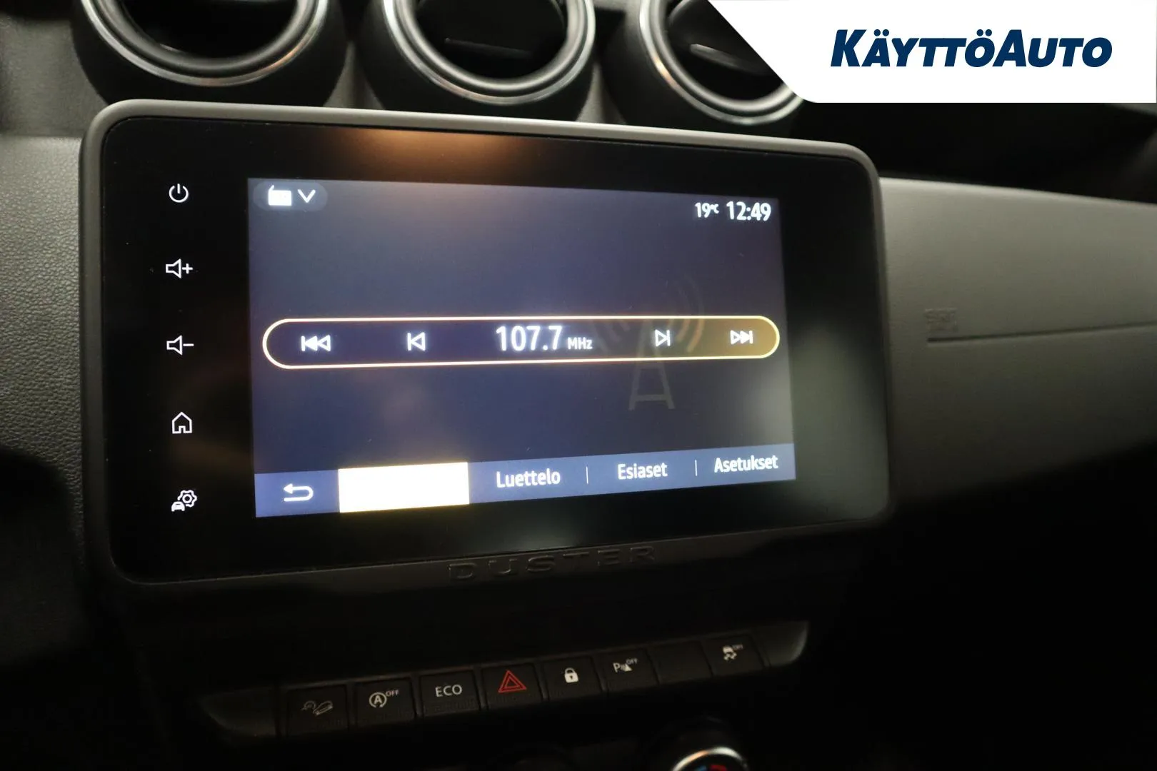 DACIA Duster OZH-532 carousel image