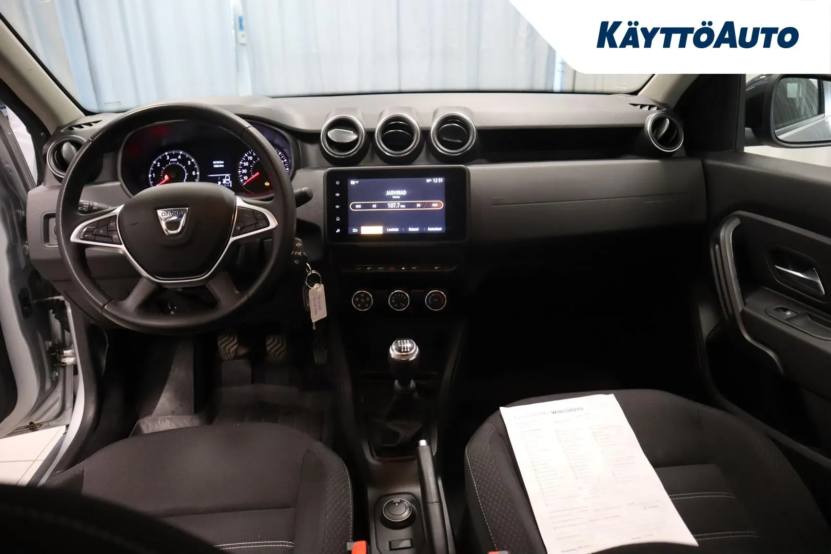 DACIA Duster OZH-532 carousel image