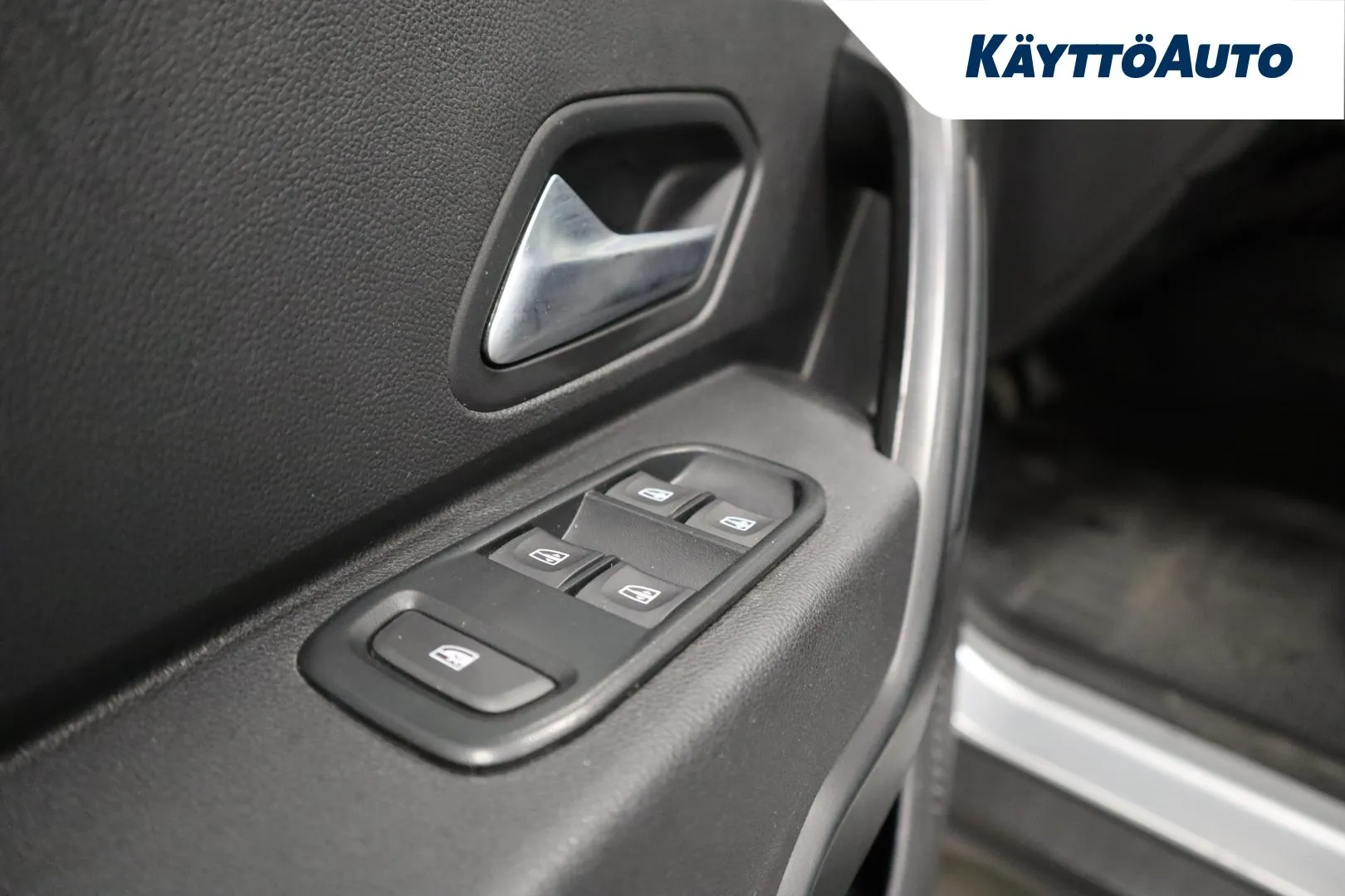 DACIA Duster OZH-532 carousel image