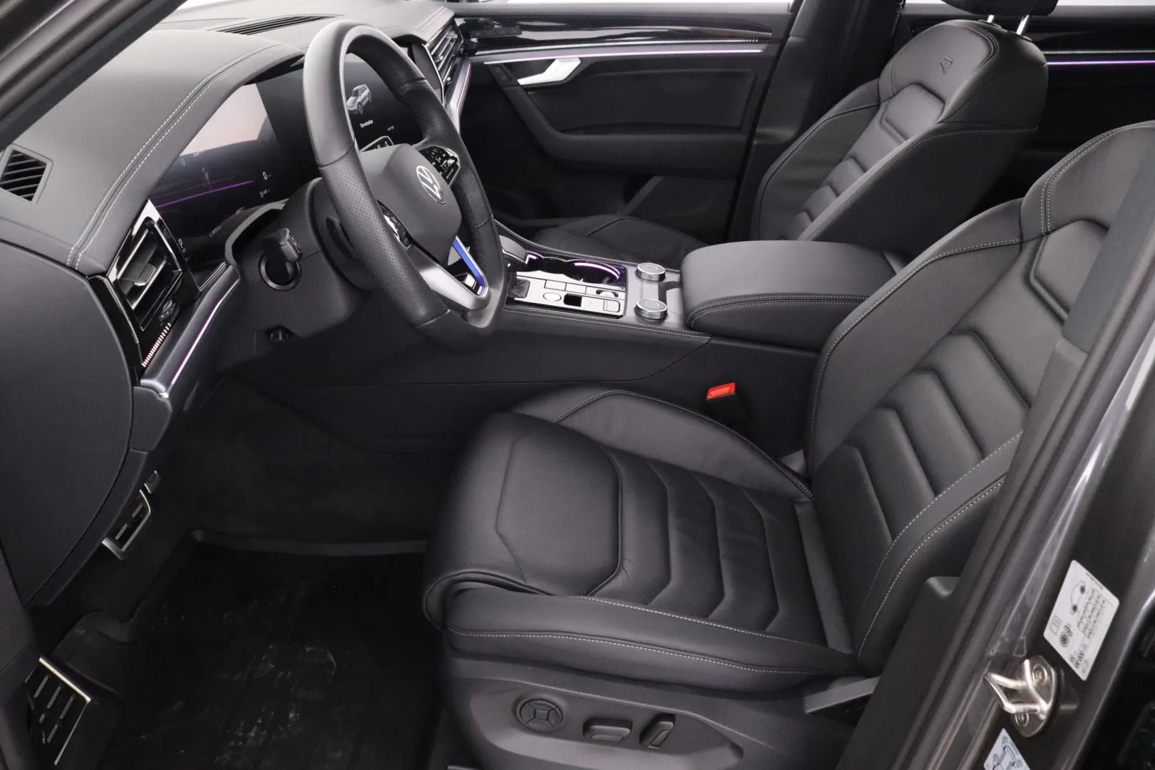 VOLKSWAGEN Touareg KVS-185 carousel image