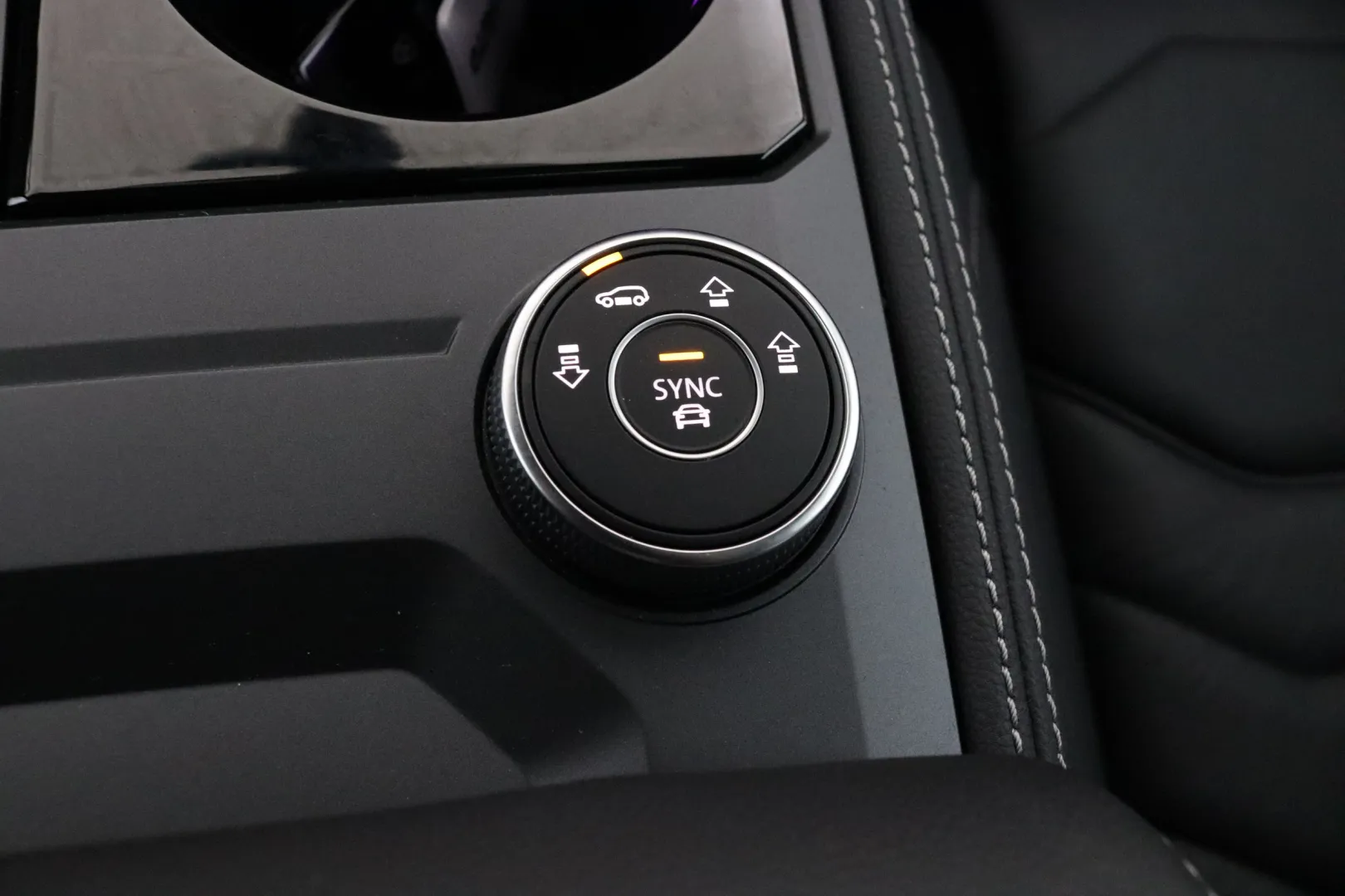 VOLKSWAGEN Touareg KVS-185 carousel image