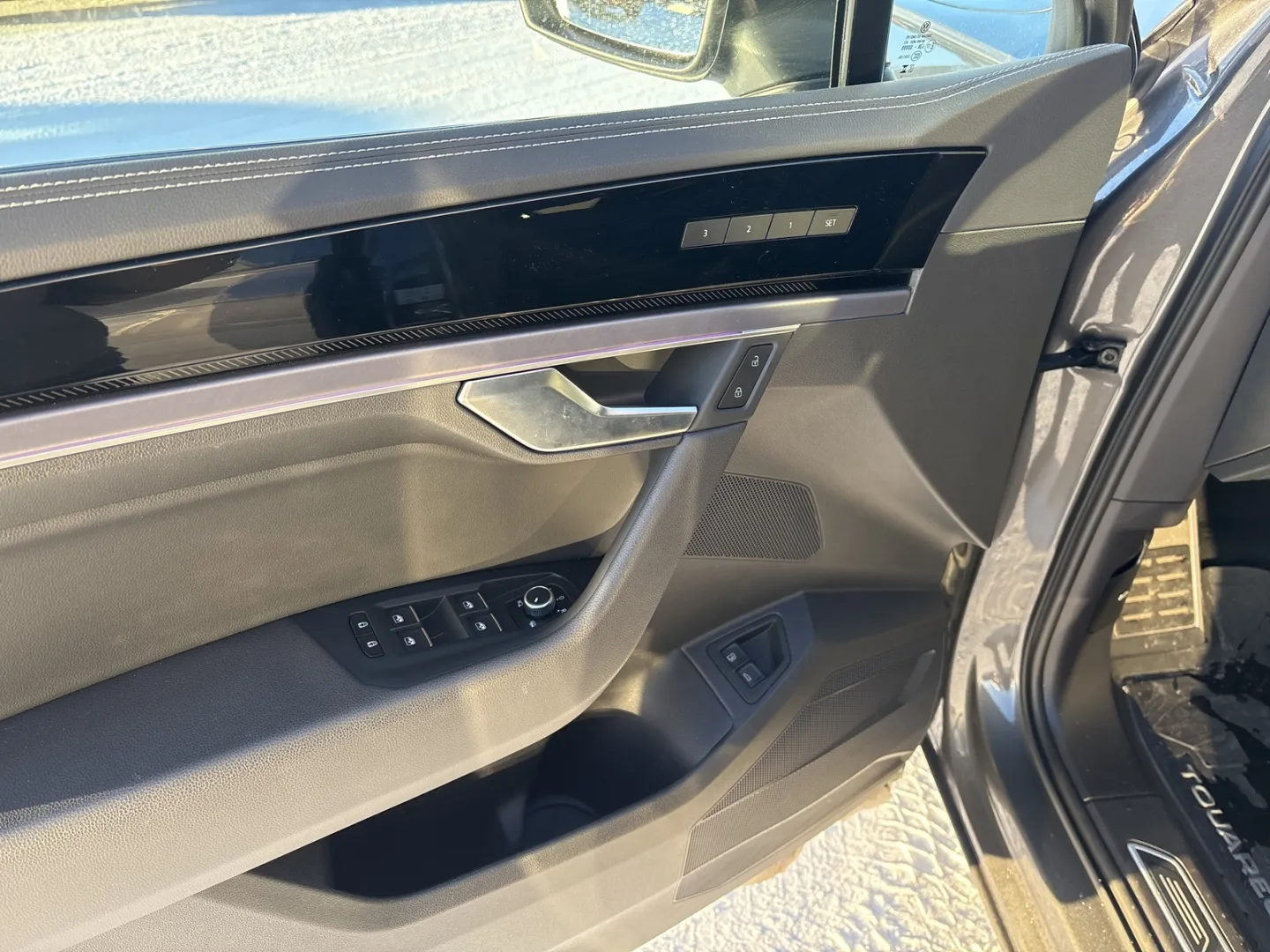 VOLKSWAGEN Touareg KVS-185 carousel image