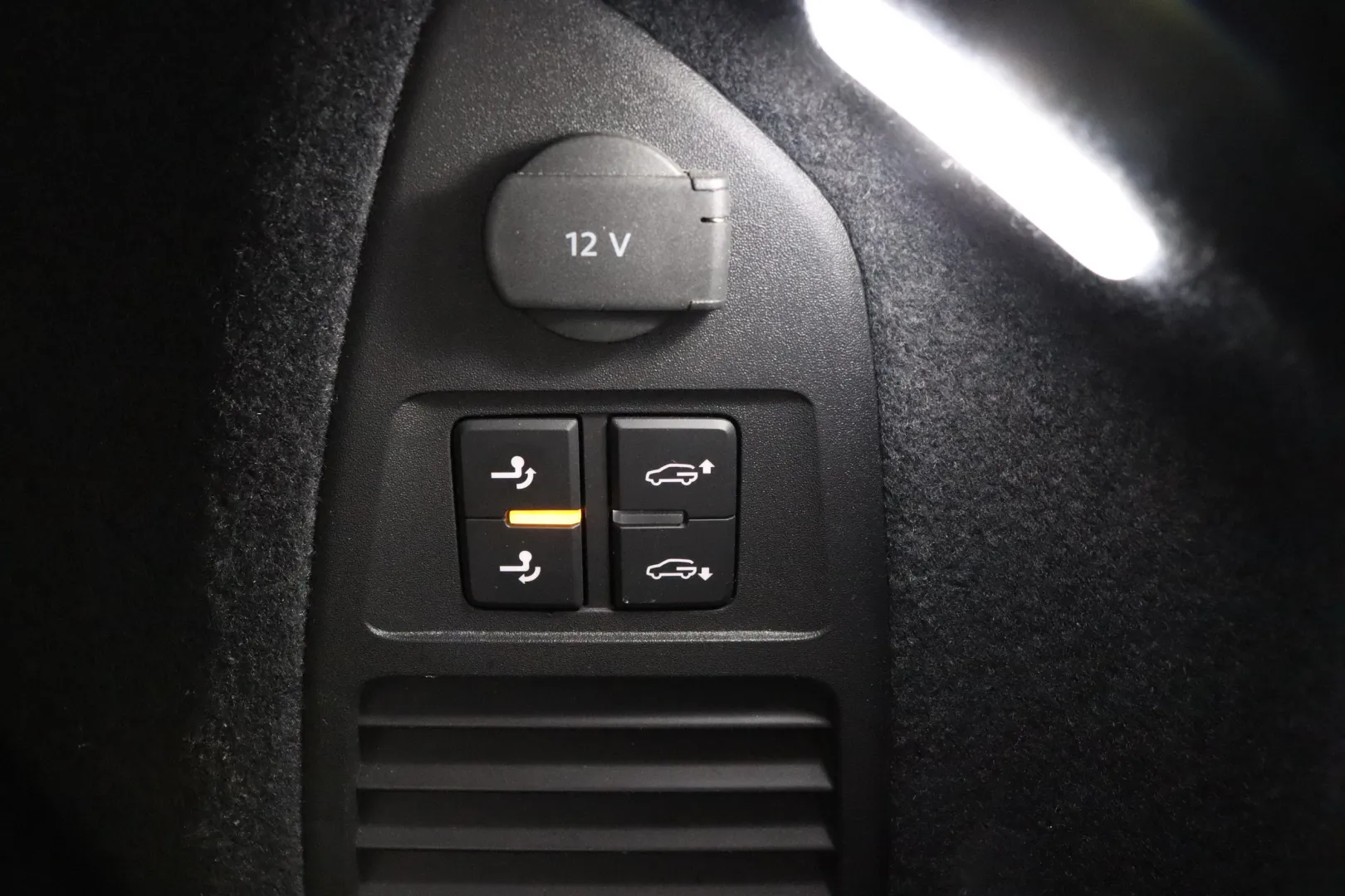 VOLKSWAGEN Touareg KVS-185 carousel image