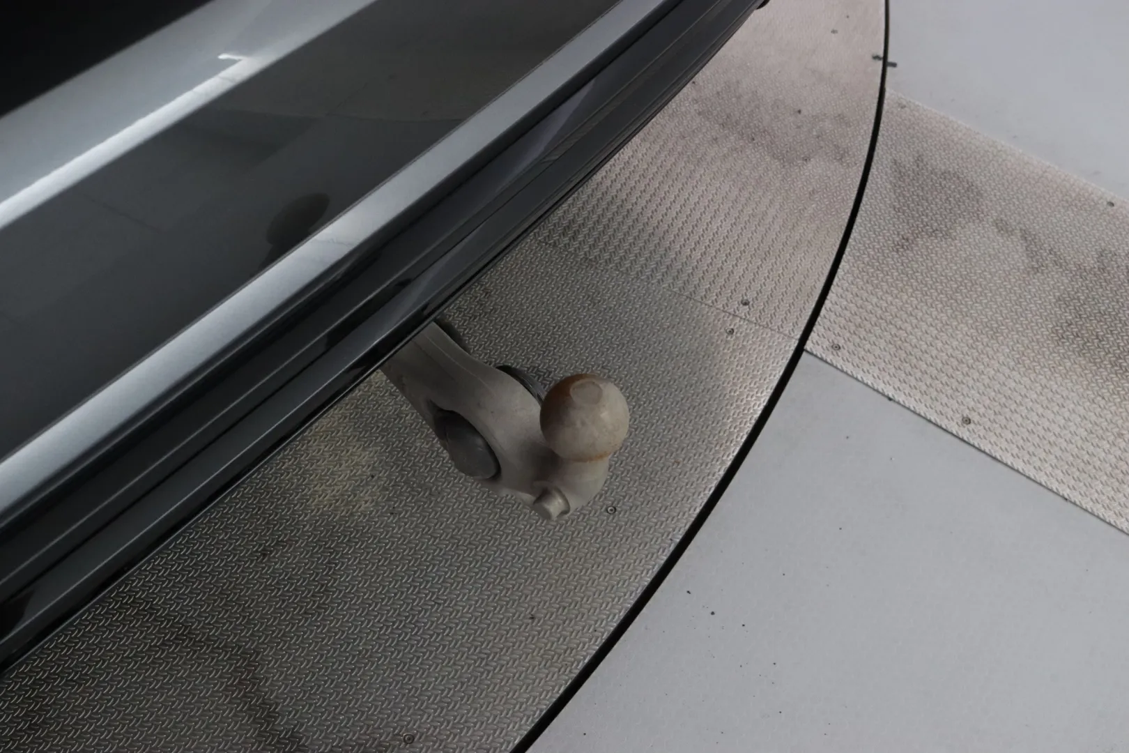 VOLKSWAGEN Touareg KVS-185 carousel image