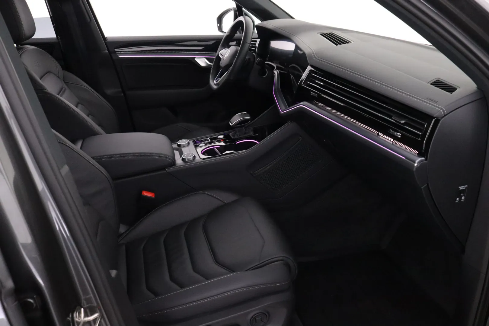 VOLKSWAGEN Touareg KVS-185 carousel image