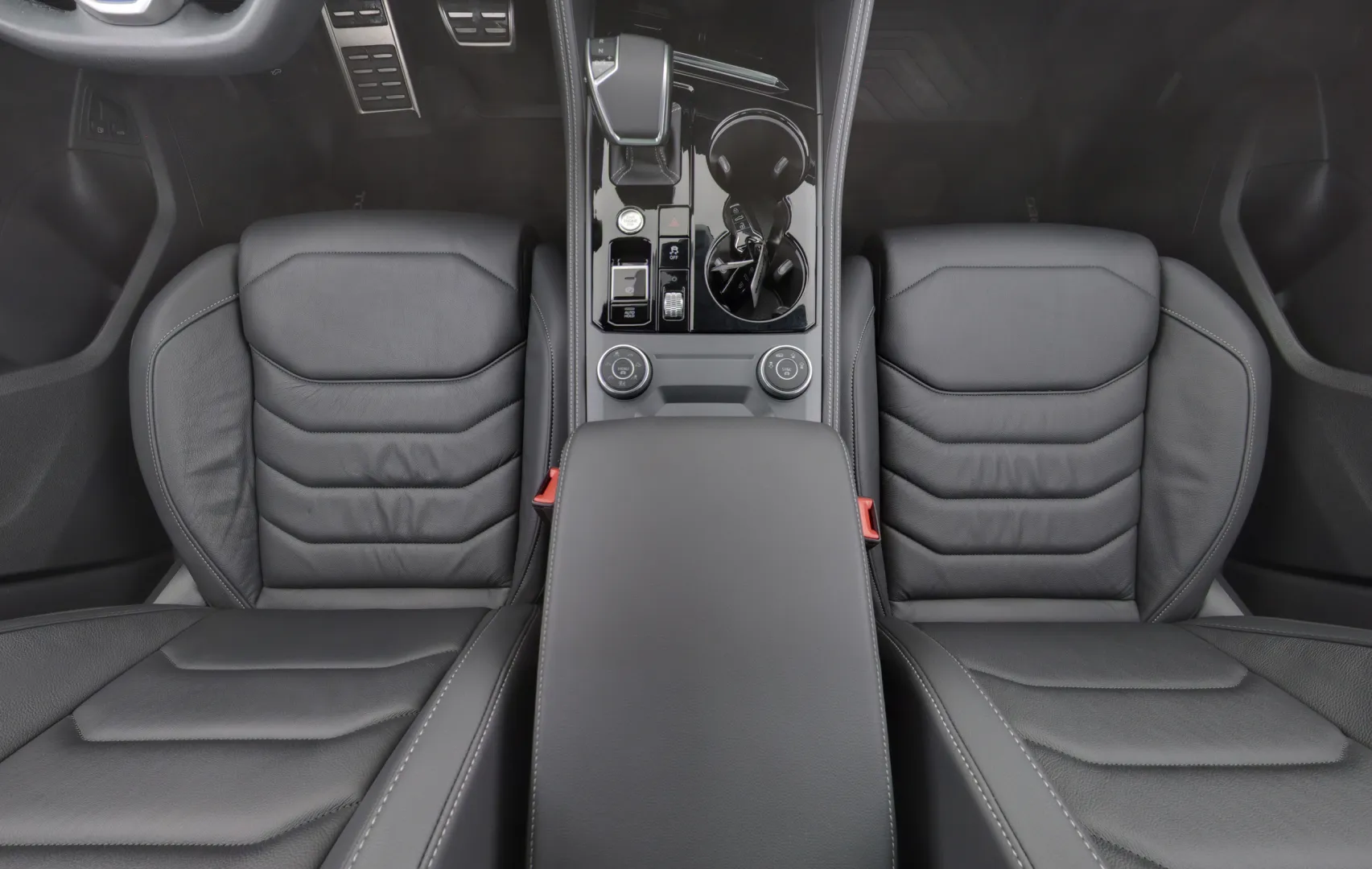 VOLKSWAGEN Touareg KVS-185 carousel image