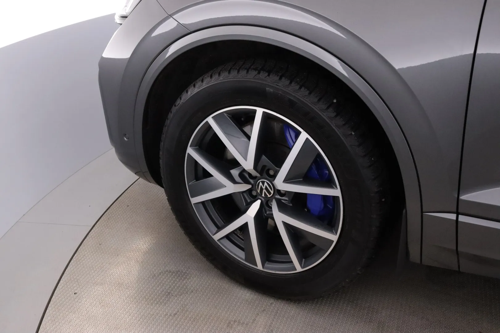 VOLKSWAGEN Touareg KVS-185 carousel image