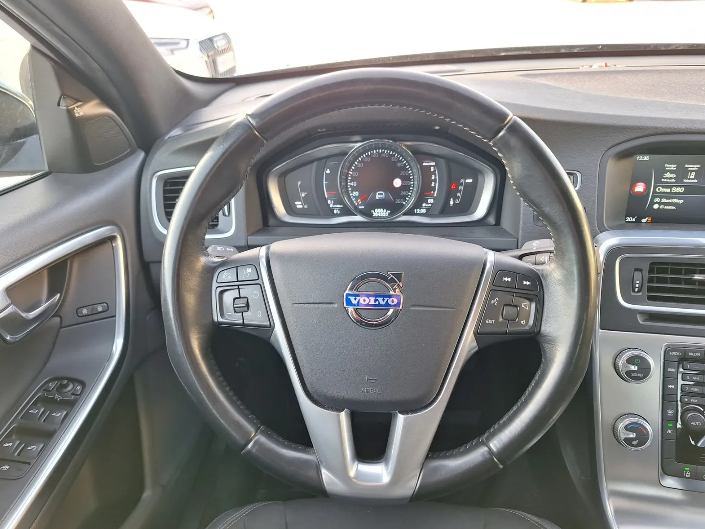 VOLVO S60 CJM-247 carousel image