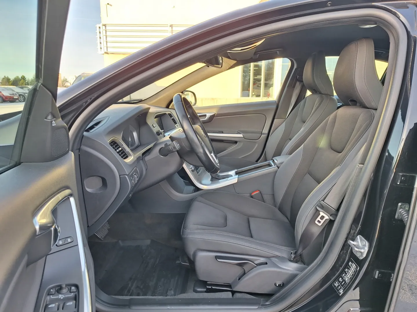 VOLVO S60 CJM-247 carousel image