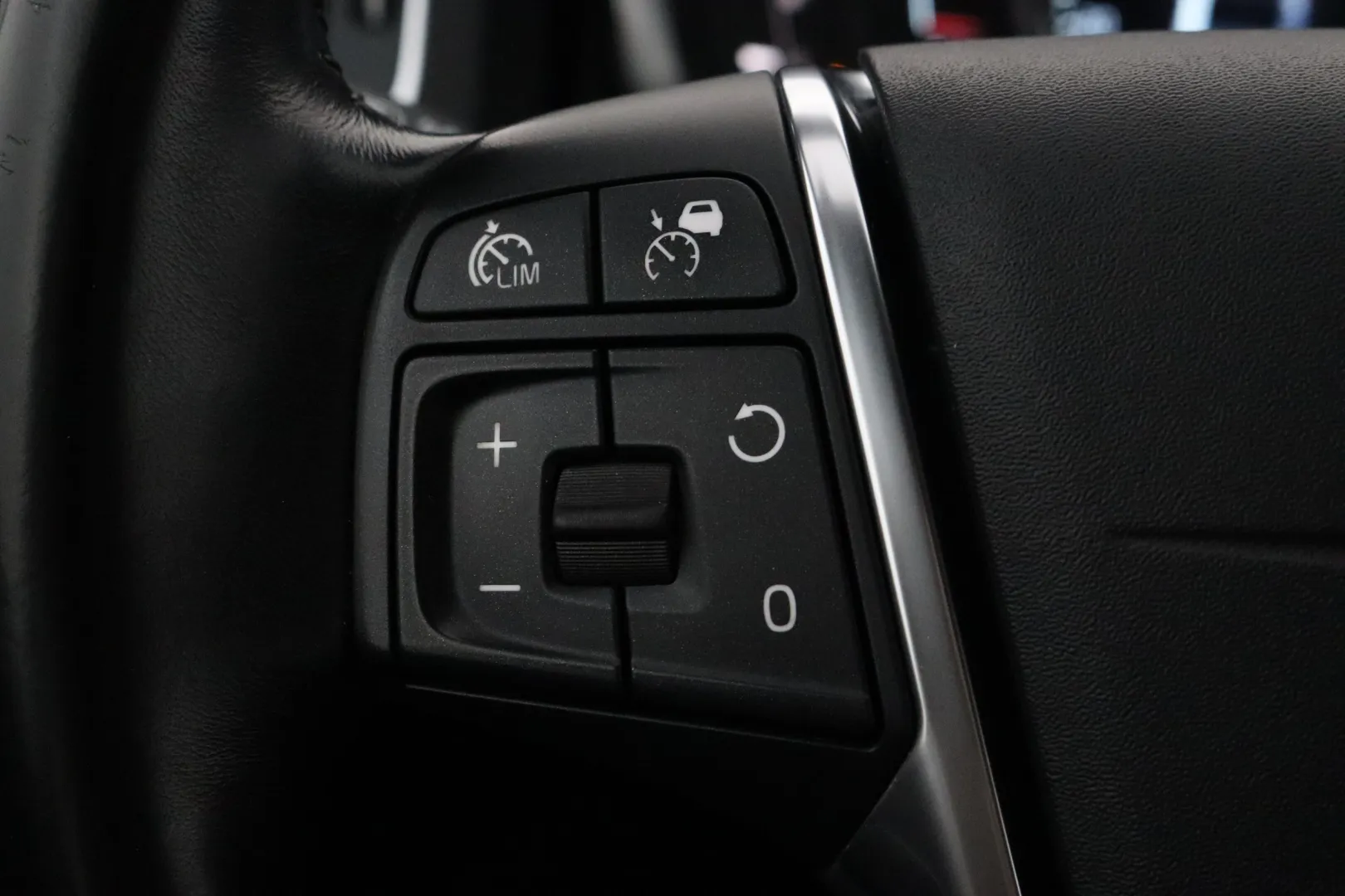 VOLVO S60 CJM-247 carousel image