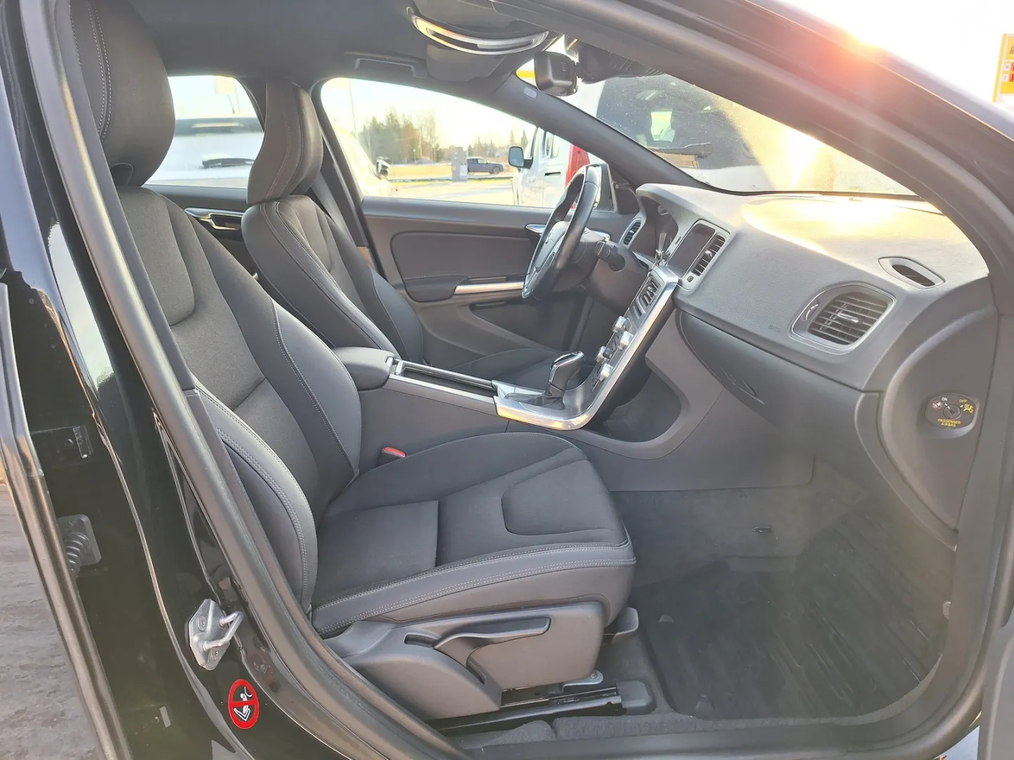 VOLVO S60 CJM-247 carousel image