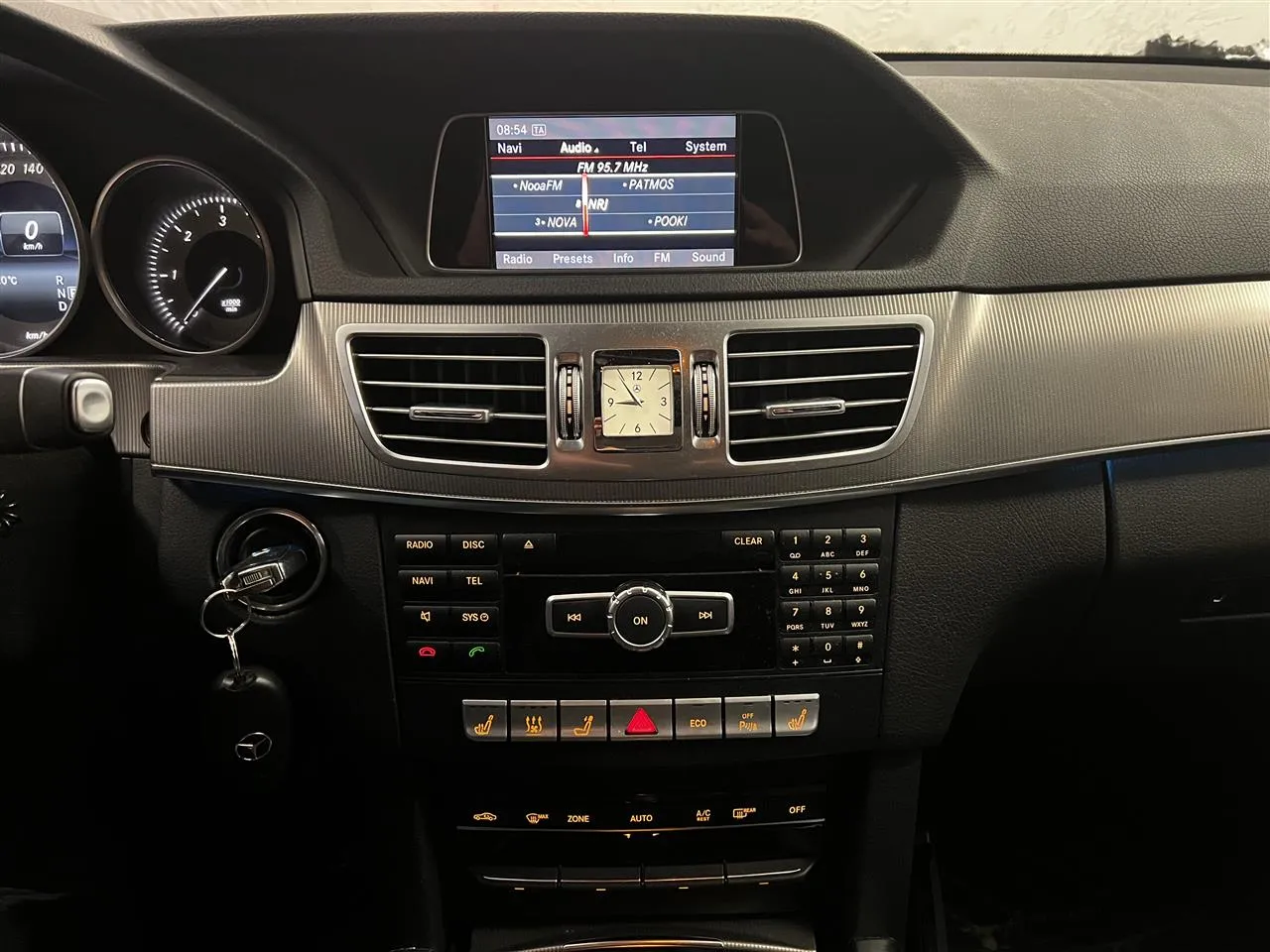 MERCEDES-BENZ E SOB-100 carousel image