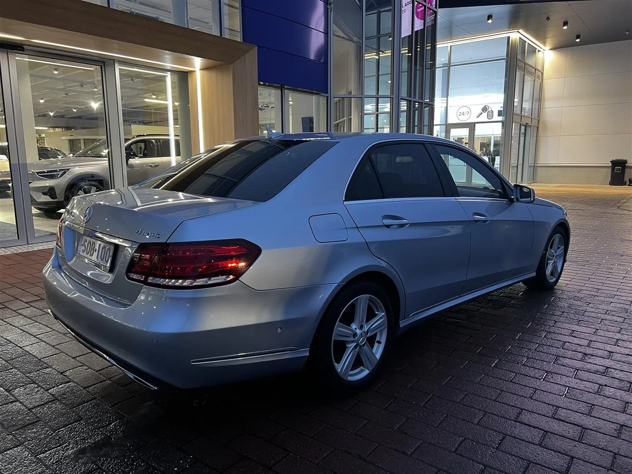 MERCEDES-BENZ E SOB-100 carousel image