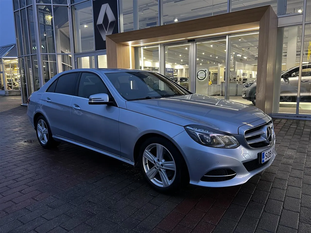 MERCEDES-BENZ E SOB-100 carousel image