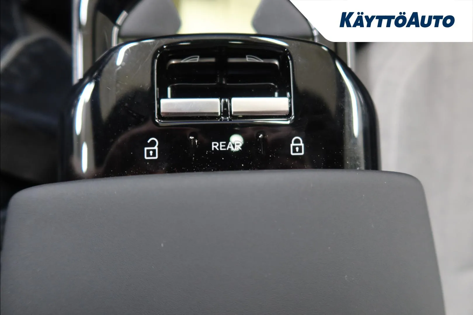 Volvo EX30 FSS-768 carousel image