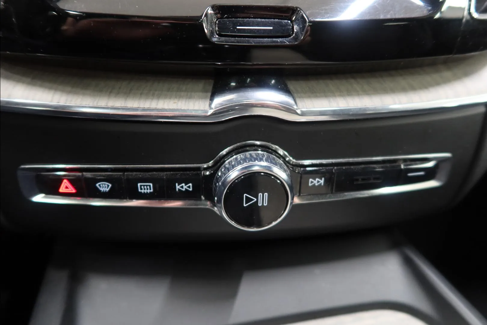 Volvo XC60 YLF-226 carousel image