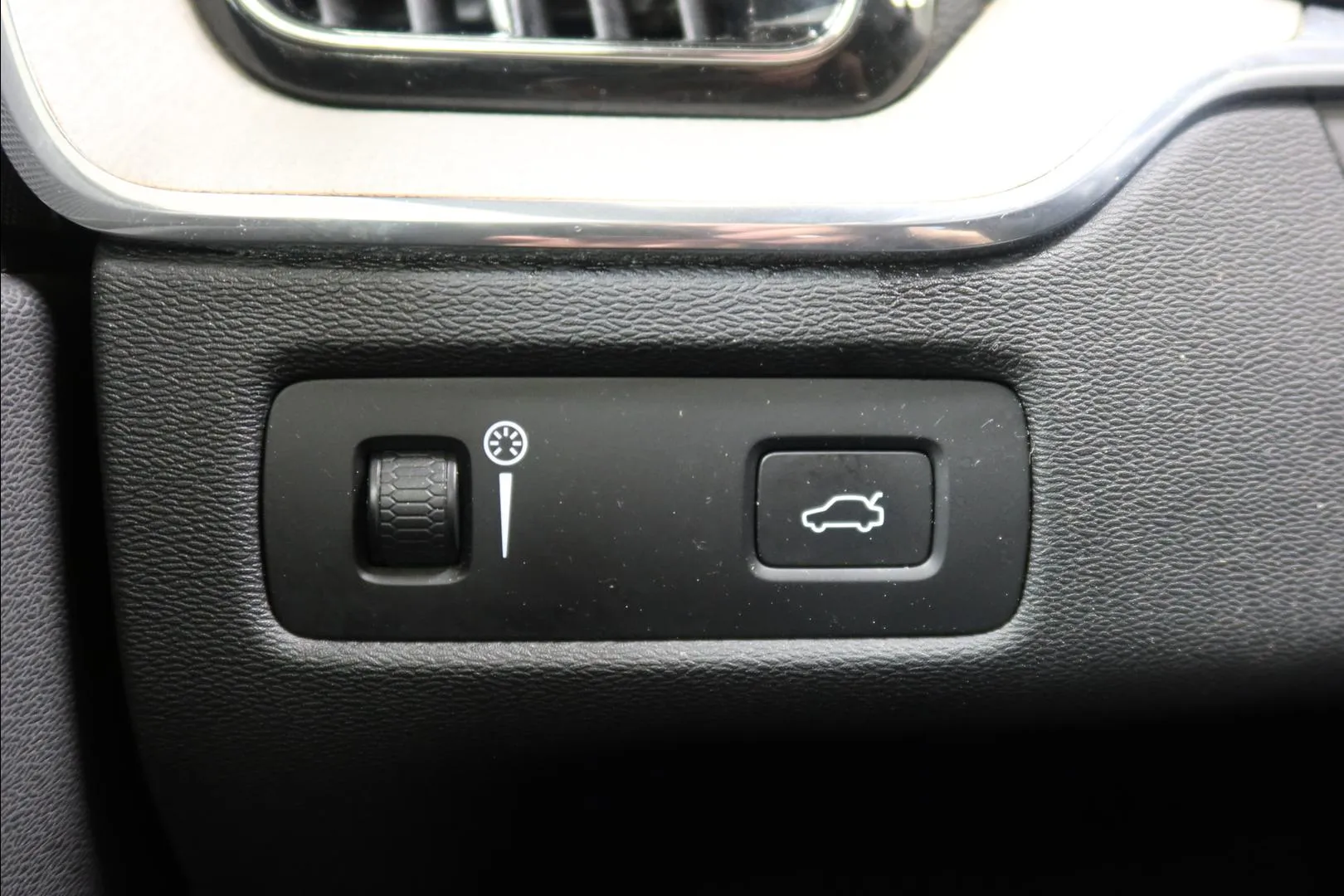 Volvo XC60 YLF-226 carousel image